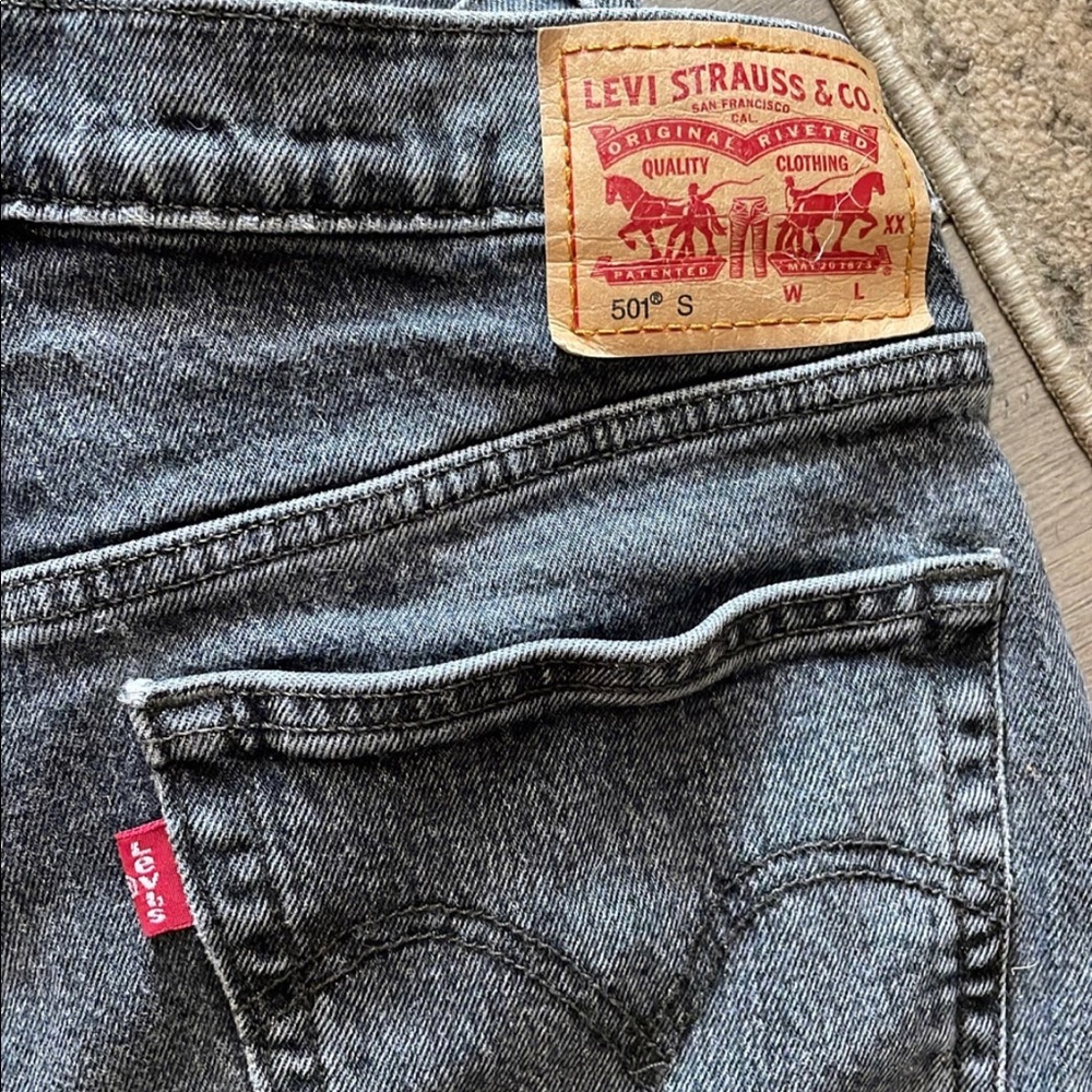 Black straight Levi jeans only tried on never worn out
